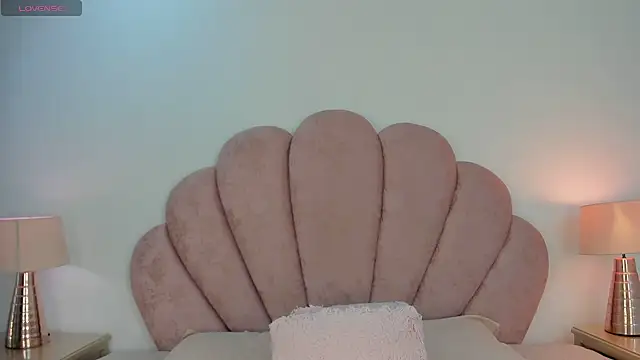 Nicole Paradise online show from December 31, 2024, 12:57 pm