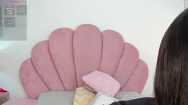 Nicole Paradise online show from February 20, 2025, 1:08 pm