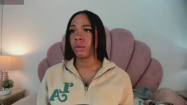 Nicole Paradise online show from March 21, 2025, 12:50 pm