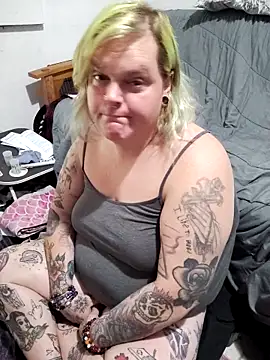 Trans Girl next door420 online show from May 2, 2026, 10:20 am