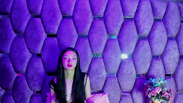 Aurora 18 online show from December 22, 2025, 2:25 pm