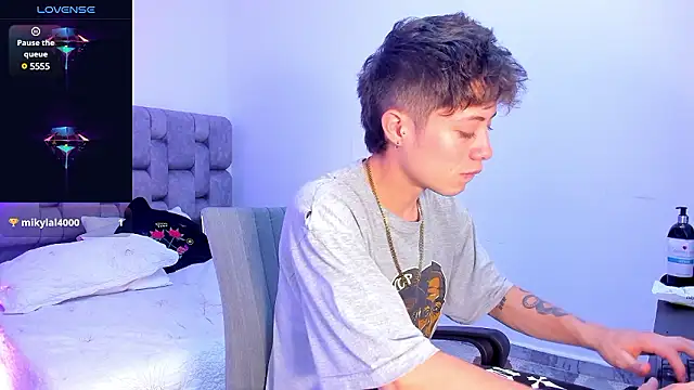 MarcusCollinss  online show from December 7, 2024, 3:19 pm