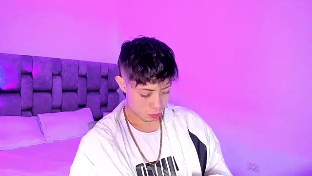 MarcusCollinss  online show from December 11, 2024, 1:17 pm