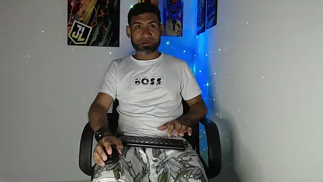 Snapshot of Enriblack92 chatting on December 21, 2024, 1:15 am Enriblack92 online show from December 21, 2024, 1:15 am