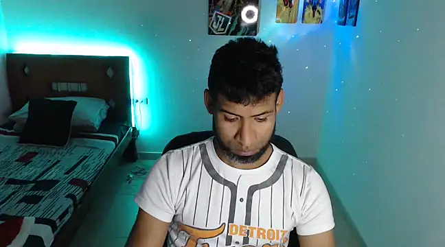 Snapshot of Enriblack92 chatting on December 26, 2024, 8:11 pm Enriblack92 online show from December 26, 2024, 8:11 pm