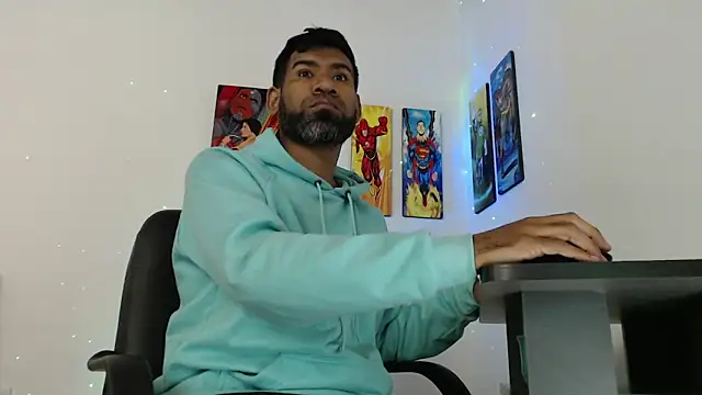 Snapshot of Enriblack92 chatting on December 30, 2024, 2:40 pm Enriblack92 online show from December 30, 2024, 2:40 pm