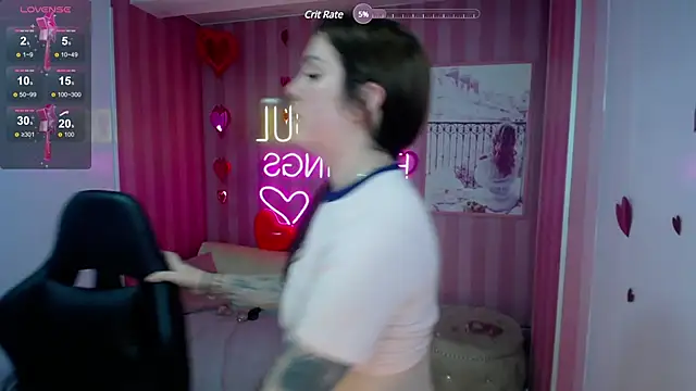 Paula b  online show from March 4, 2025, 7:01 pm