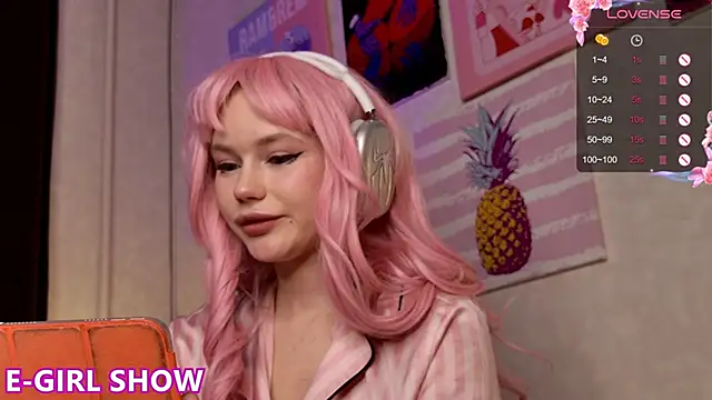 LexieLoree online show from January 22, 2025, 6:52 am