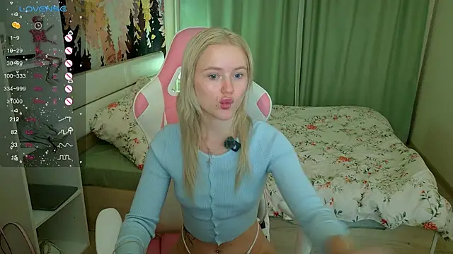 LexieLoree online show from September 26, 2025, 4:11 pm