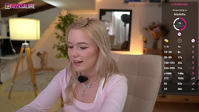 LexieLoree online show from January 11, 2026, 4:06 am