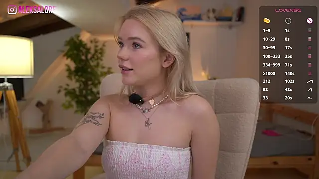 LexieLoree online show from January 17, 2026, 4:06 am