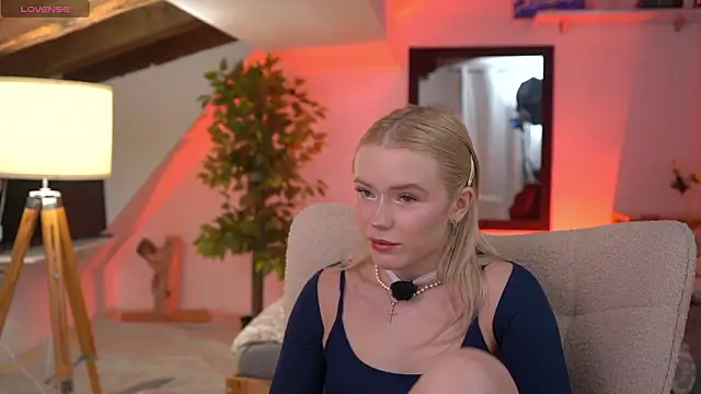 LexieLoree online show from February 14, 2026, 4:09 am