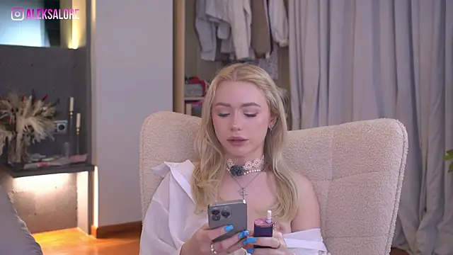 LexieLoree online show from April 18, 2026, 2:26 am