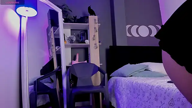 VioletPaket online show from February 20, 2025, 9:20 pm