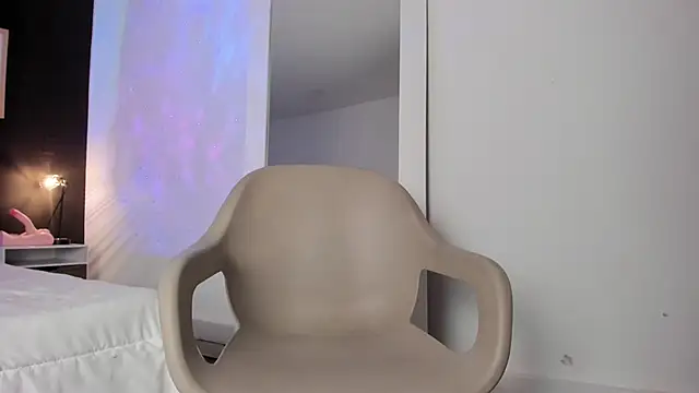 VioletPaket online show from March 14, 2025, 9:32 pm