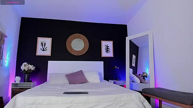 VioletPaket online show from February 21, 2026, 12:17 pm