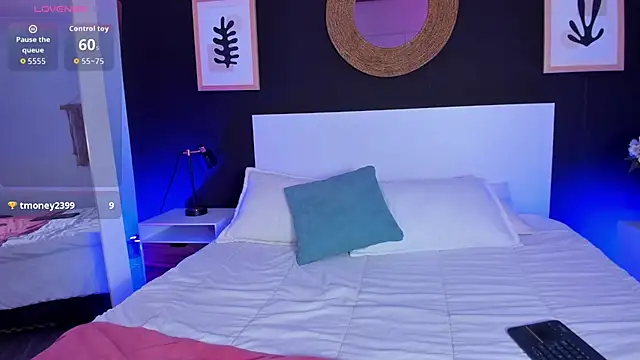 VioletPaket online show from March 23, 2026, 12:42 pm