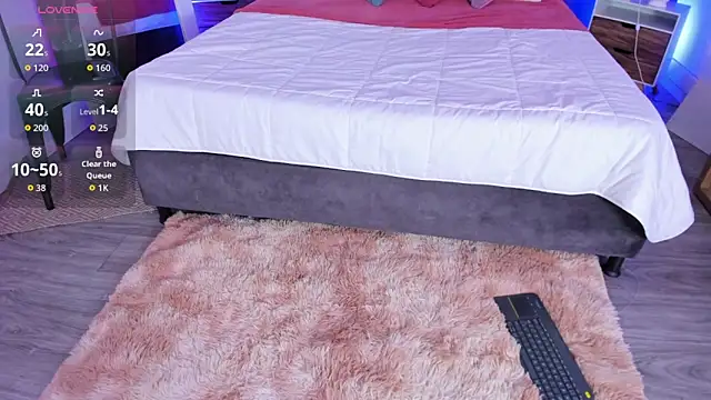 VioletPaket online show from April 11, 2026, 12:42 pm