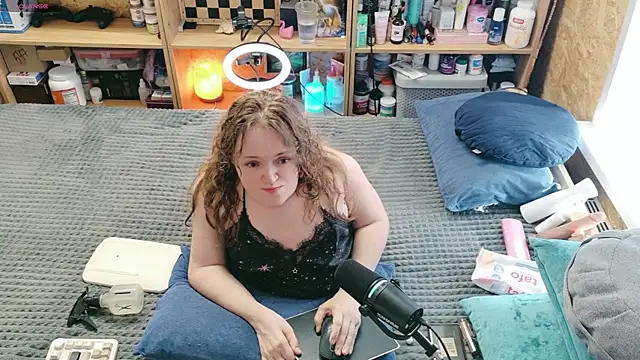 MiniNatalie online show from April 4, 2026, 10:35 am