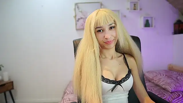 Amai  Liu online show from November 10, 2025, 7:13 pm