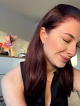 Mia-Minou online show from January 11, 2026, 2:22 pm