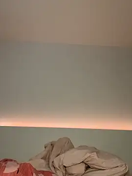 Mia-Minou online show from March 15, 2026, 9:37 am