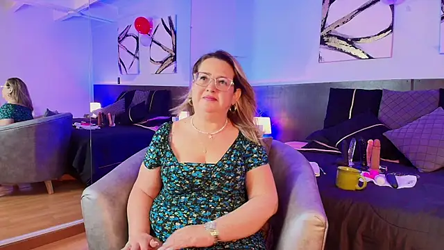 Snapshot of MartinaCaycedo chatting on March 5, 2025, 10:33 am MartinaCaycedo online show from March 5, 2025, 10:33 am