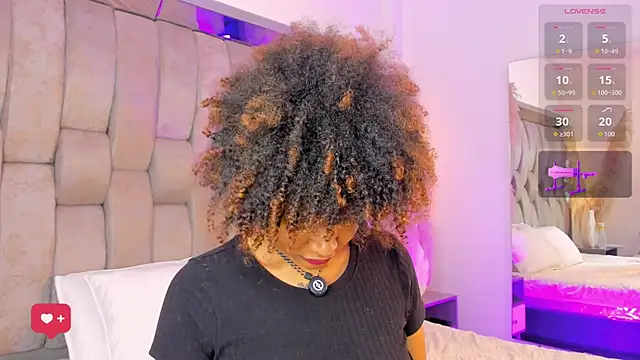 Snapshot of _CurlyGirl_ chatting on July 31, 2026, 3:06 am CurlyGirl online show from July 31, 2026, 3:06 am