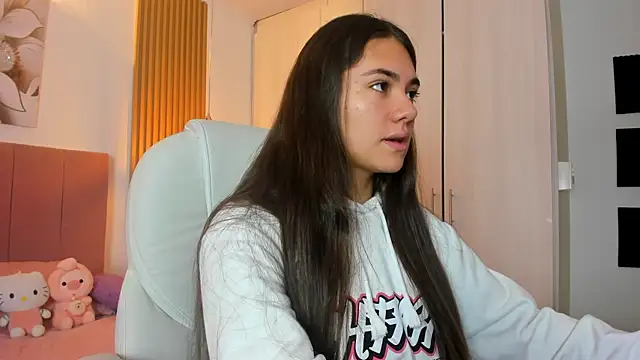 mia nevaeh online show from January 7, 2025, 8:21 pm