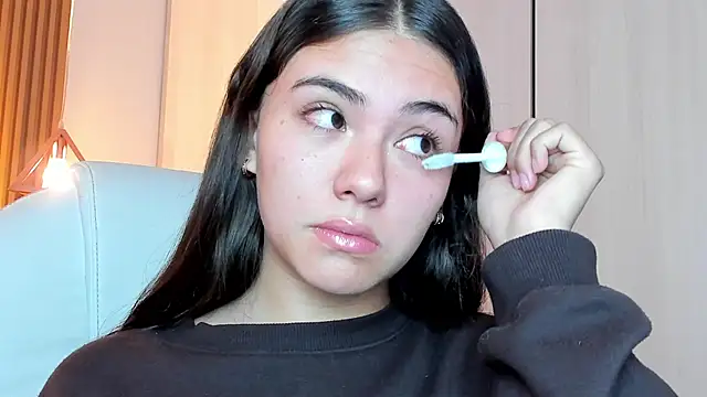 mia nevaeh online show from January 28, 2025, 9:50 pm