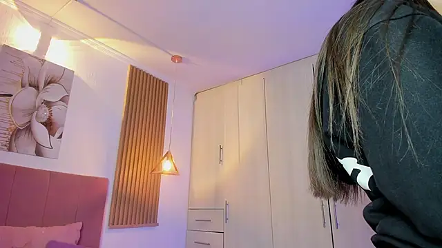 mia nevaeh online show from September 9, 2025, 8:19 pm