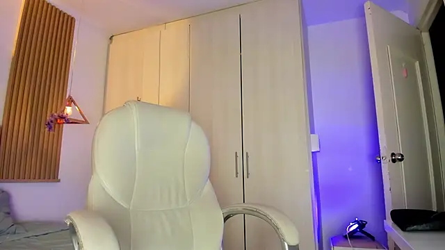 mia nevaeh online show from March 12, 2026, 8:48 pm