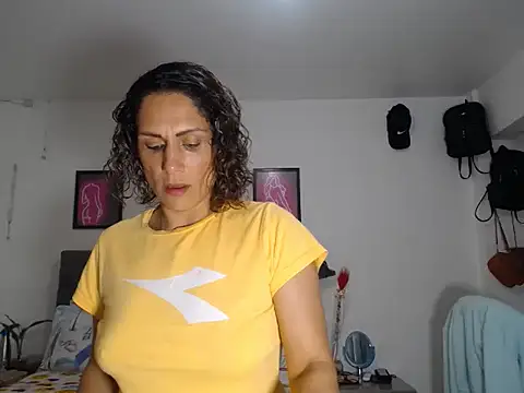 Corina hot online show from December 2, 2025, 10:16 pm