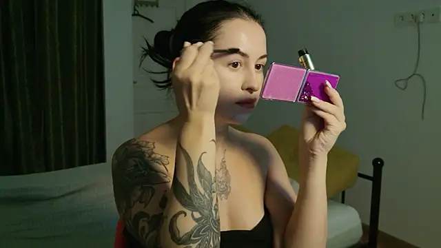 VioletCatt online show from October 4, 2025, 5:38 am