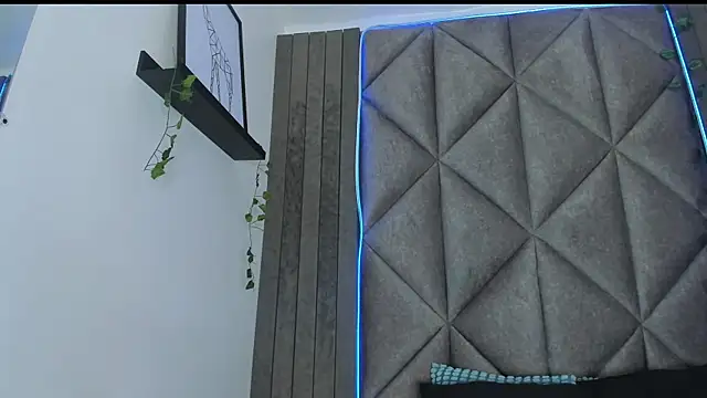 AmyPalmmer online show from November 8, 2025, 11:43 am