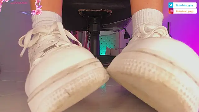 charlotte  grey online show from October 2, 2025, 8:16 pm