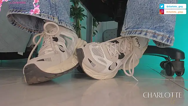 charlotte  grey online show from October 29, 2025, 8:21 pm