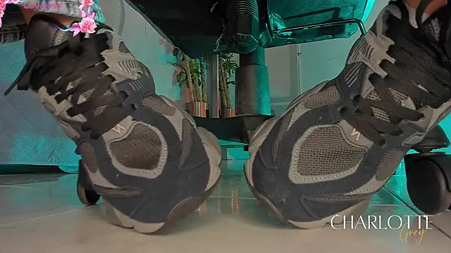 charlotte  grey online show from January 8, 2026, 8:22 pm