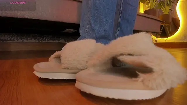 charlotte  grey online show from February 3, 2026, 4:12 pm