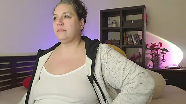 Snapshot of Niter chatting on February 5, 2025, 8:57 pm Niter online show from February 5, 2025, 8:57 pm