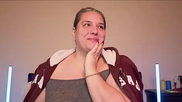 Snapshot of Niter chatting on November 27, 2025, 9:39 pm Niter online show from November 27, 2025, 9:39 pm