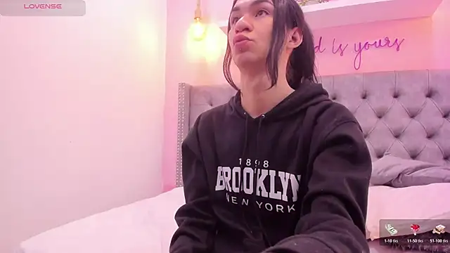 Mia thompson 19 online show from November 3, 2025, 3:46 pm