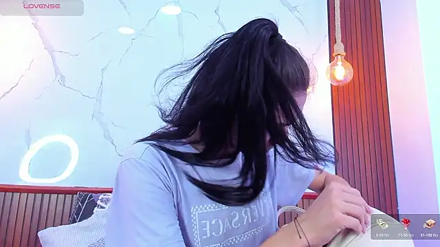 Mia thompson 19 online show from March 14, 2026, 7:30 pm