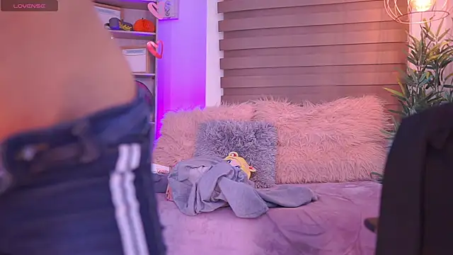 madelyn rose  online show from September 12, 2025, 2:00 am