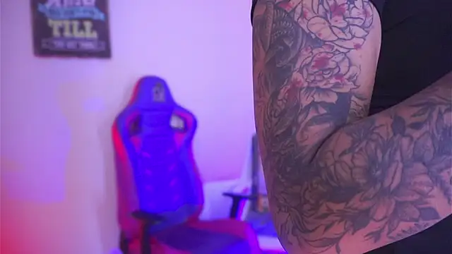 madelyn rose  online show from November 28, 2025, 1:41 am