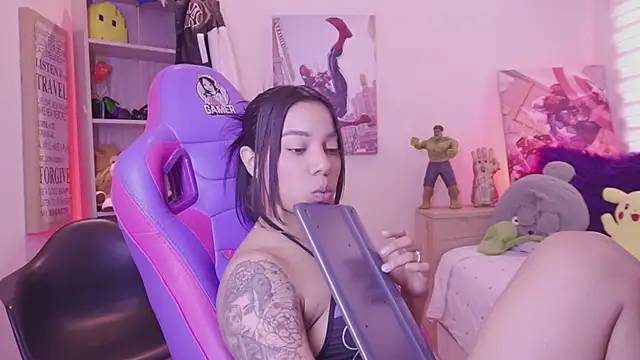 madelyn rose  online show from April 15, 2026, 7:58 pm