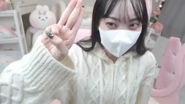 Snapshot of momo_room chatting on January 4, 2025, 4:44 am momo room online show from January 4, 2025, 4:44 am