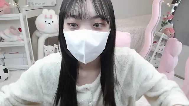 Snapshot of momo_room chatting on January 18, 2025, 4:04 am momo room online show from January 18, 2025, 4:04 am