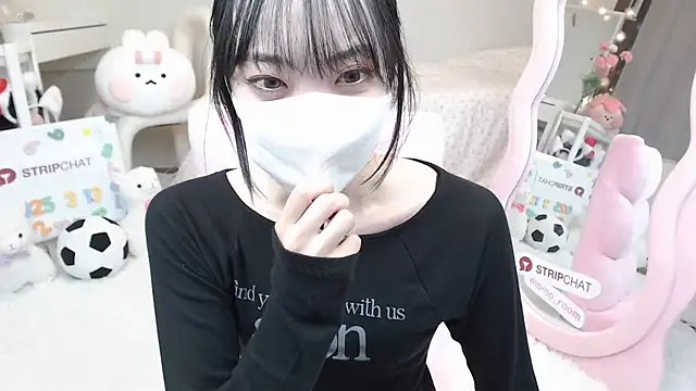 Snapshot of momo_room chatting on March 13, 2025, 1:29 pm momo room online show from March 13, 2025, 1:29 pm