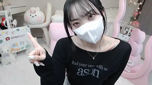Snapshot of momo_room chatting on March 17, 2025, 10:38 am momo room online show from March 17, 2025, 10:38 am